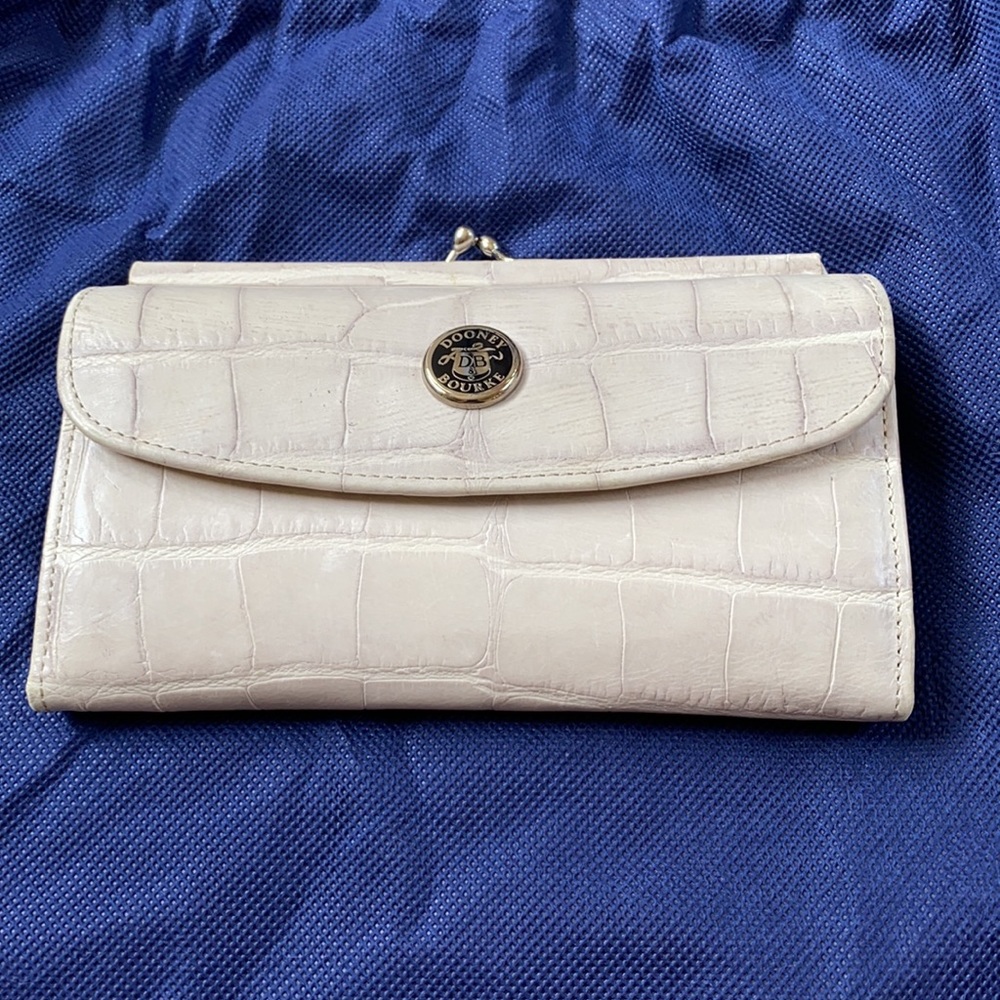 Authentic Dooney & Burke purse and matching wallet - Picture 6 of 15